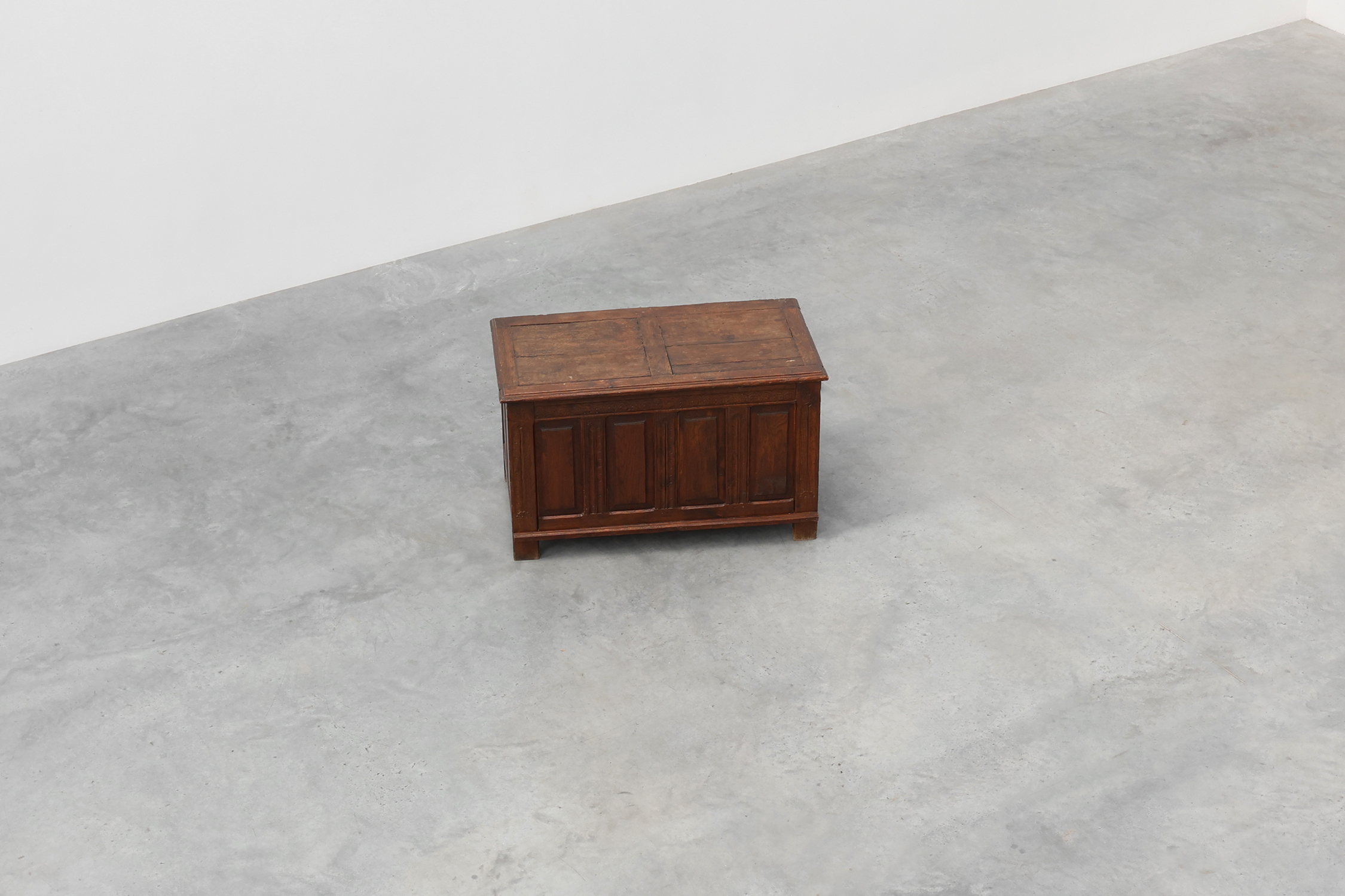 Carved oak blanket chest with linenfold-style panels, Flanders, ca. 17th centurythumbnail
